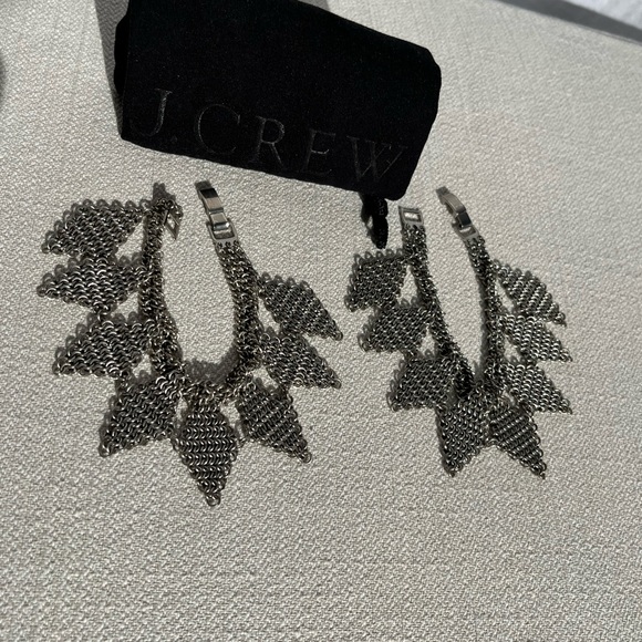 Banana Republic metallic bracelet in brushed nickel tone. - Picture 1 of 8